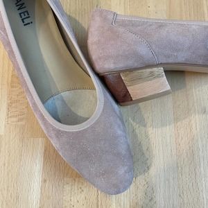 Van Eli Sparkle Suede Pump with Extraordinary Mixed-Wood Heels 8 Slim